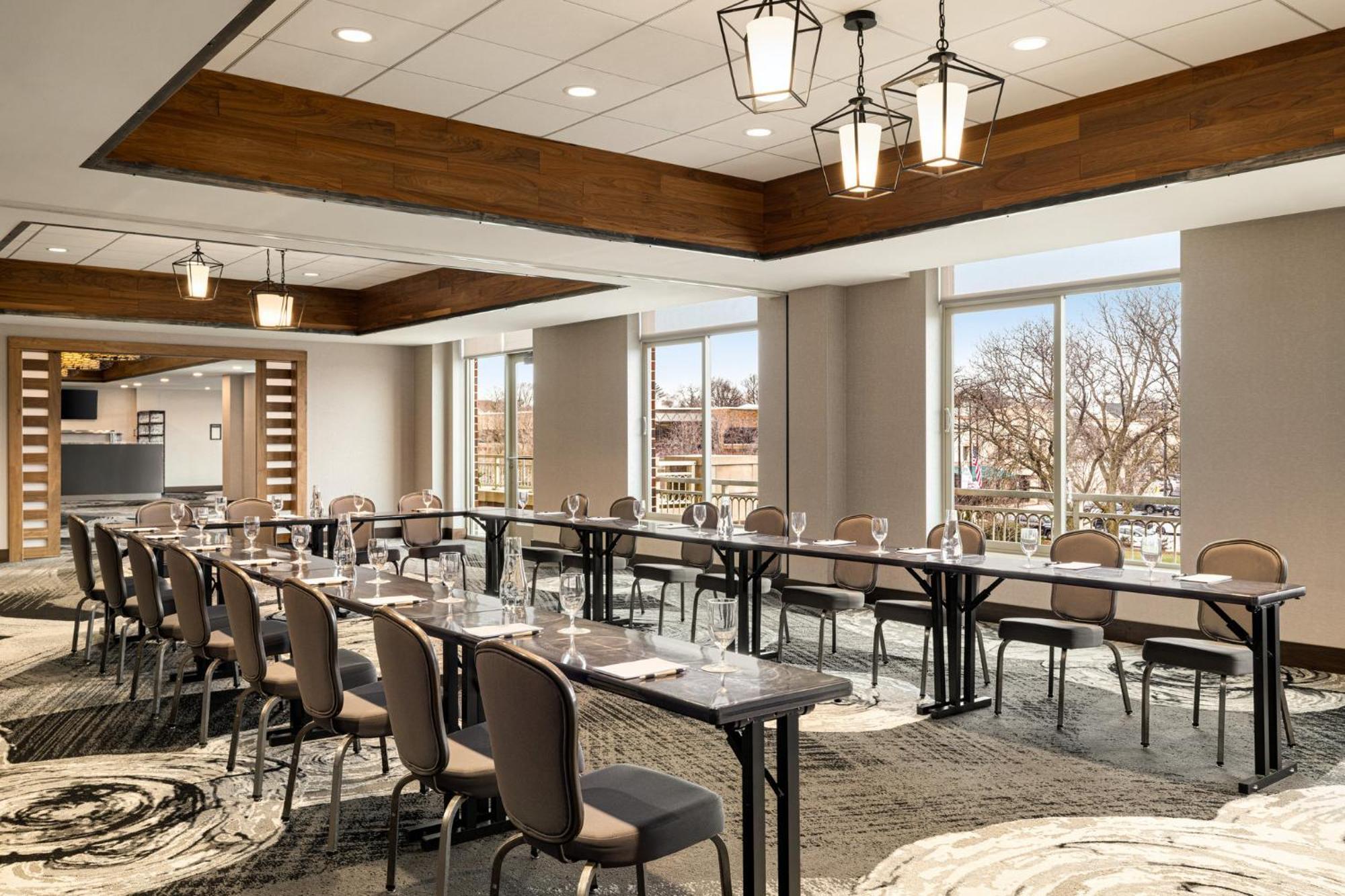 Hotel Indigo Naperville Riverwalk By Ihg Екстер'єр фото